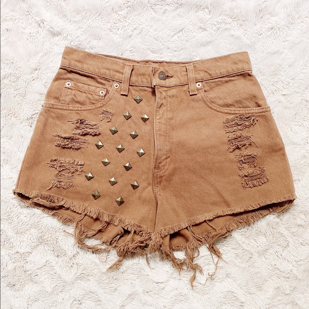 *Sold* Levi’s Relaxed Fit Shorts: Sz 7 - EUC